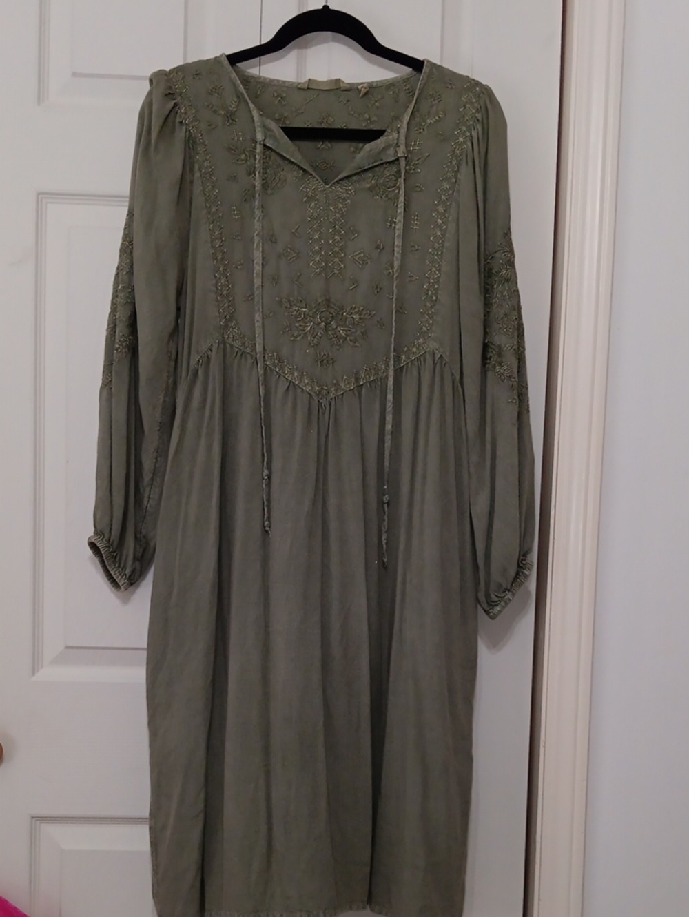 Soft Surroundings Sage Green Embroidered Long-Sleeve Midi Dress